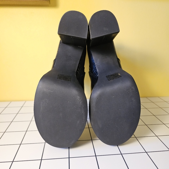 Brand new faux snakeskin boots - Picture 6 of 6